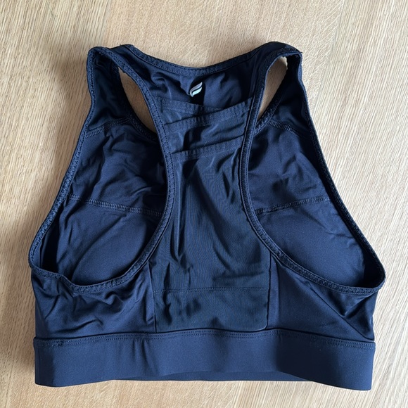 High neck Fabletics Sports Bra - Picture 2 of 3